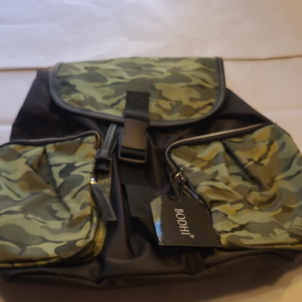NWT Bodhi Unisex Drawstring Mini Backpack  w/ Dual Zipper Pockets, Green Camo
